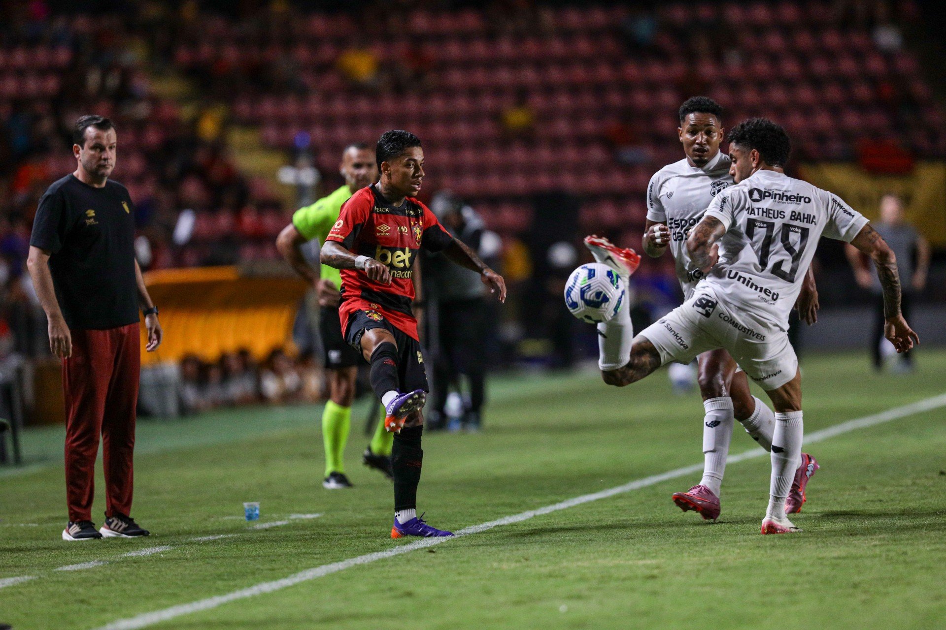 Internacional x Sport ao vivo (19/10): onde assistir, horário e escalações