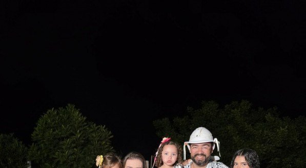 Marília Arraes e André Cacau, com Maria Isabel, Maria Magdalena, Maria Bárbara e Maria Rita