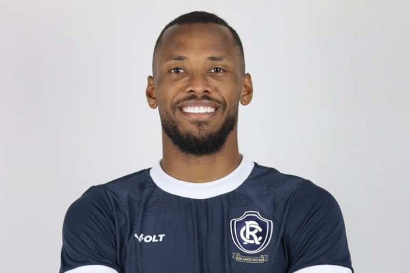 Pedro Costa, lateral do Remo, é o novo reforço do Santa Cruz para 2026
