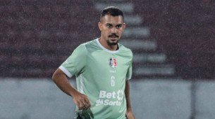 Rodrigues, lateral-esquerdo do Santa Cruz