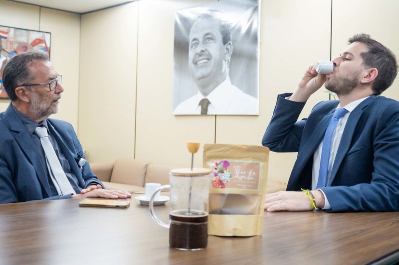 O deputado Pedro Campos conheceu a doçura do café de Taquaritinga do Norte.