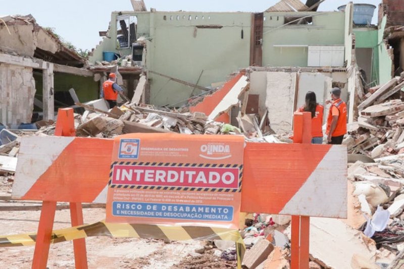 Defesa Civil faz vistoria em local de desabamento de casas em Ouro Preto