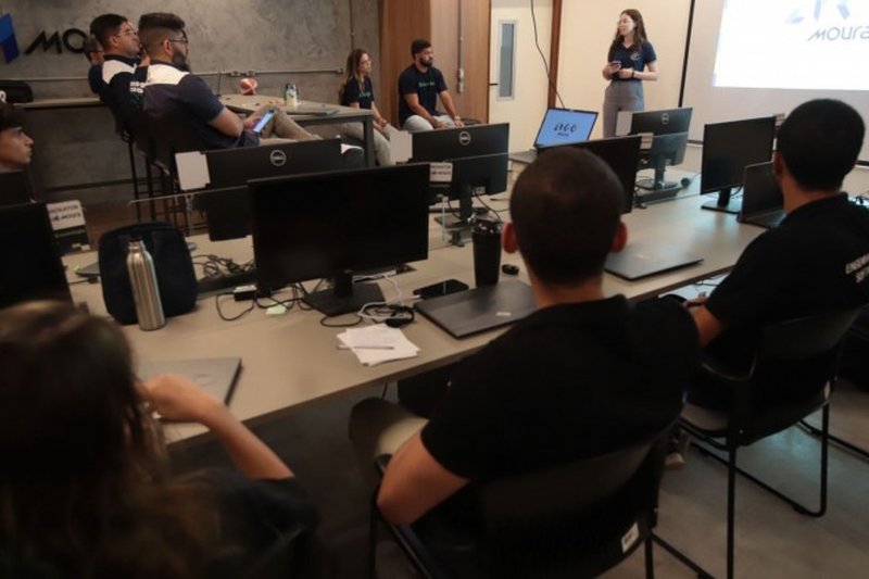 Equipes vencedoras do Hackthon Moura Jardim Digital 2024