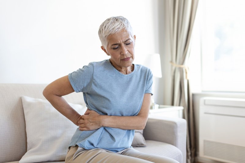 Osteoporose torna os ossos mais frágeis e suscetíveis a fraturas, principalmente no quadril, na coluna e no punho