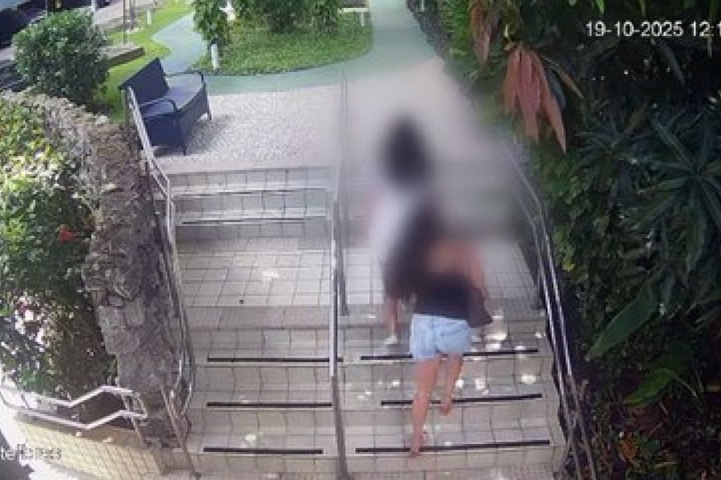 Depois do crime, ocorrido no domingo, mulheres deixaram o local tomando cervejas