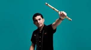Alexandre Rodrigues é multi-instrumentista, compositor, educador e luthier de pífanos