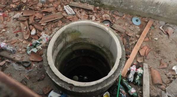 Corpo da criança, com apenas uma blusa, foi achado na cacimba da casa de Fernando Santos, indiciado pelo homicídio