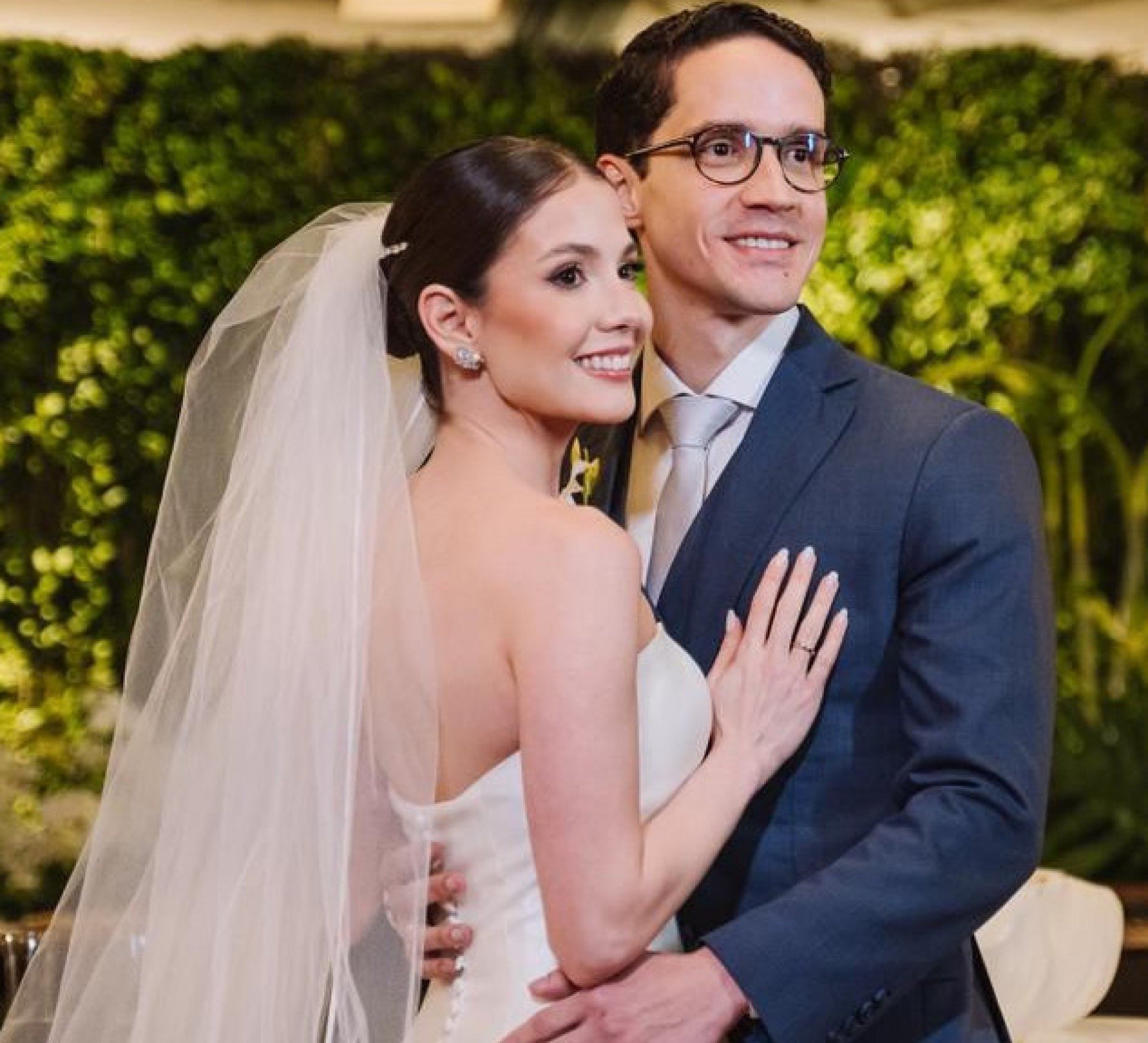 Maria Luísa Dantas e Nildevande Firmino no seu casamento na Catedral de São Pedro dos Clérigos  Arquivo Pessoal