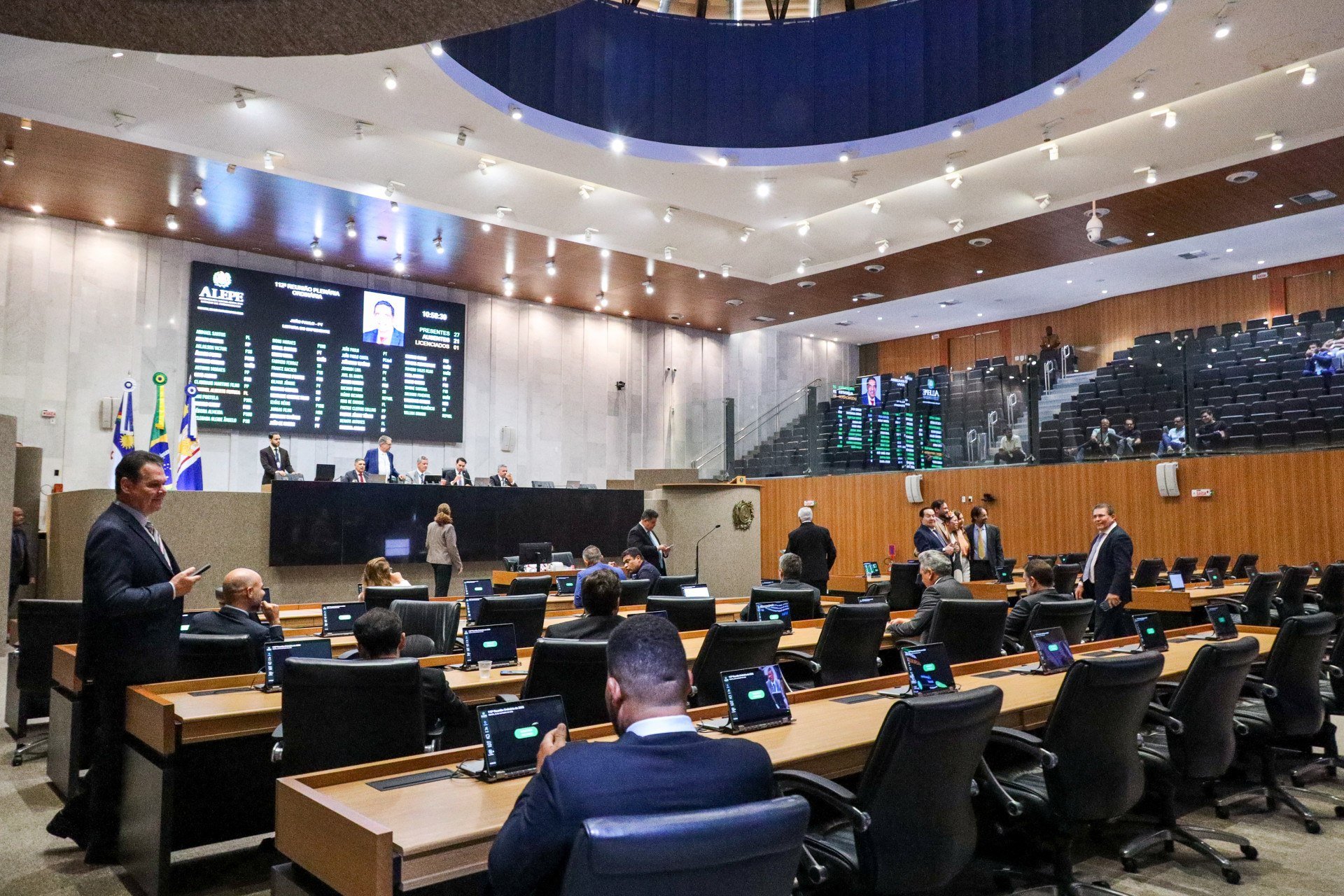 Deputados mantêm veto de Raquel Lyra a inscrição gratuita no SSA da UPE para alunos da rede pública