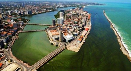 RECIFE AEREA

Vista aerea da cidade do Recife com destaque para o Bairro do Recife

Recife / PE

Credito : Leo Caldas