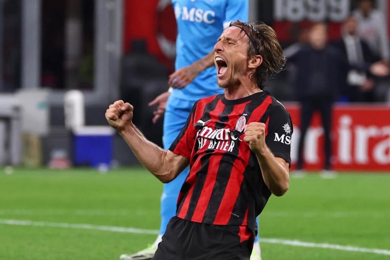 Luka Modri? celebra vitória do Milan