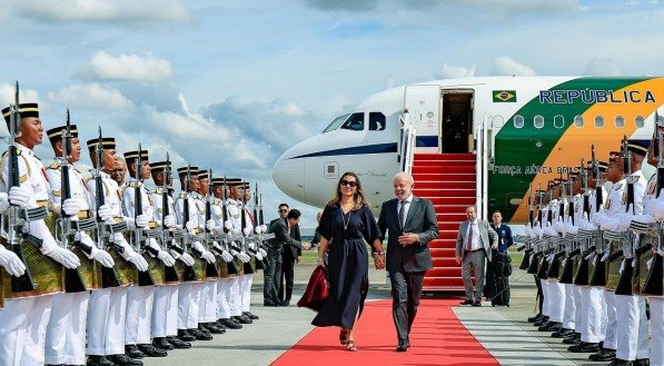 Lula durante a chegada a Kuala Lumpur, na Malásia