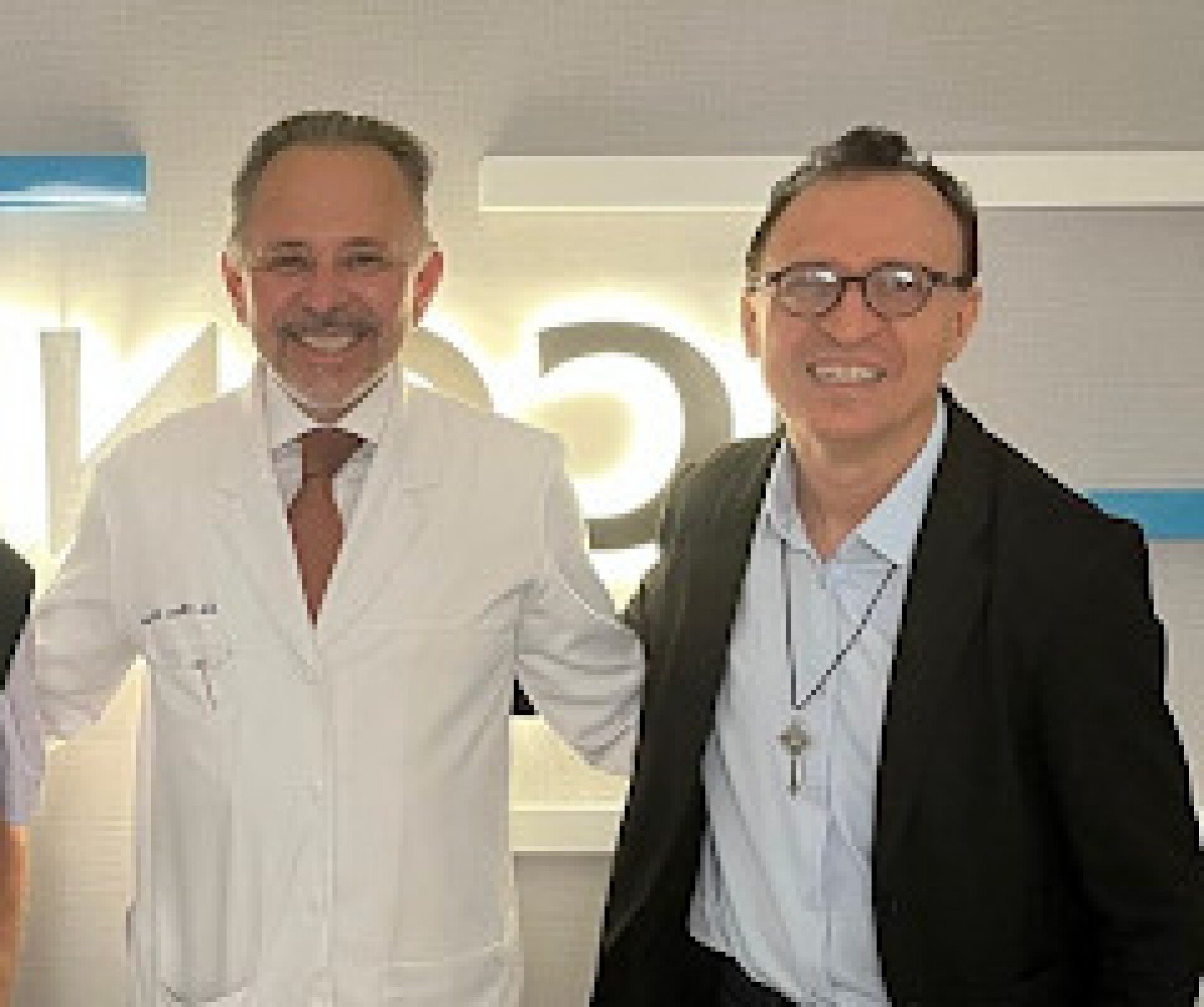 O mestre Álvaro Dantas recebe o padre Cosmo Nascimento Arquivo Pessoal