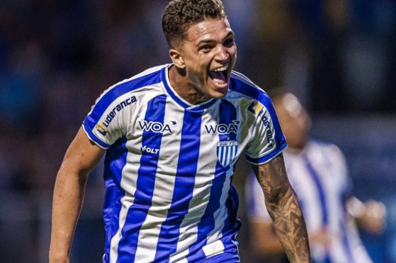 João Vitor, atacante do Avaí