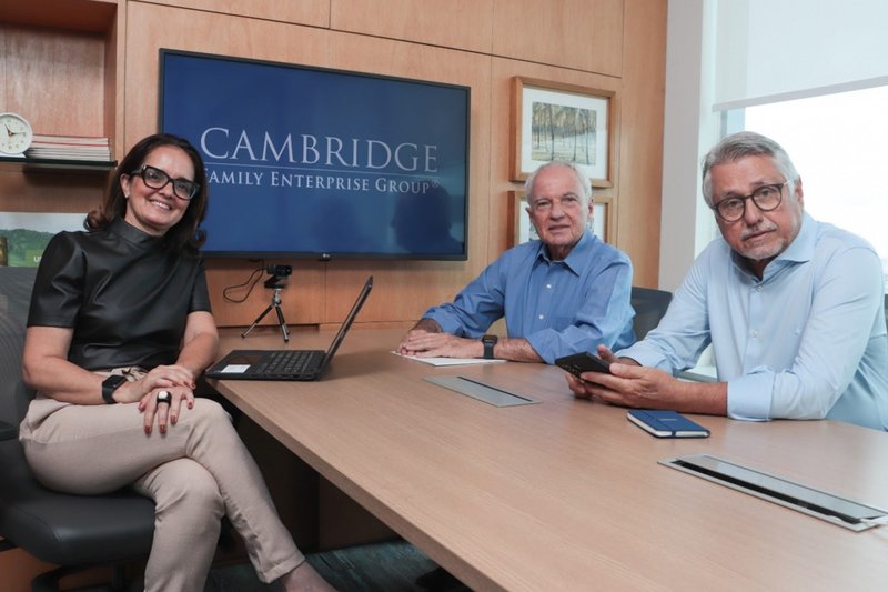 CFEG Recife reune Antônio Jorge Araújo, Elane Cabral e Boris Berenstein.