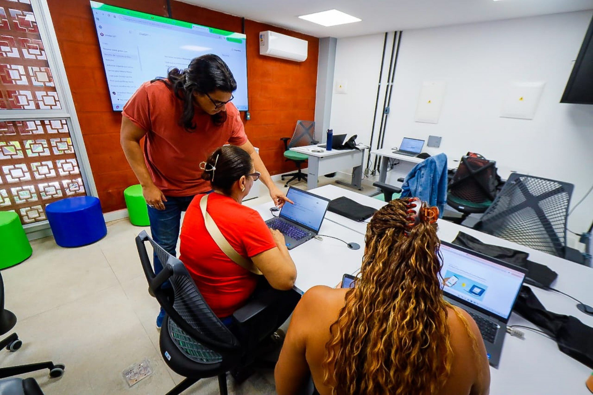 Prefeitura do Recife oferece cursos gratuitos de qualificação profissional e inclusão digital