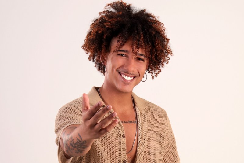 Matheus Poeta estreia no brega romântico