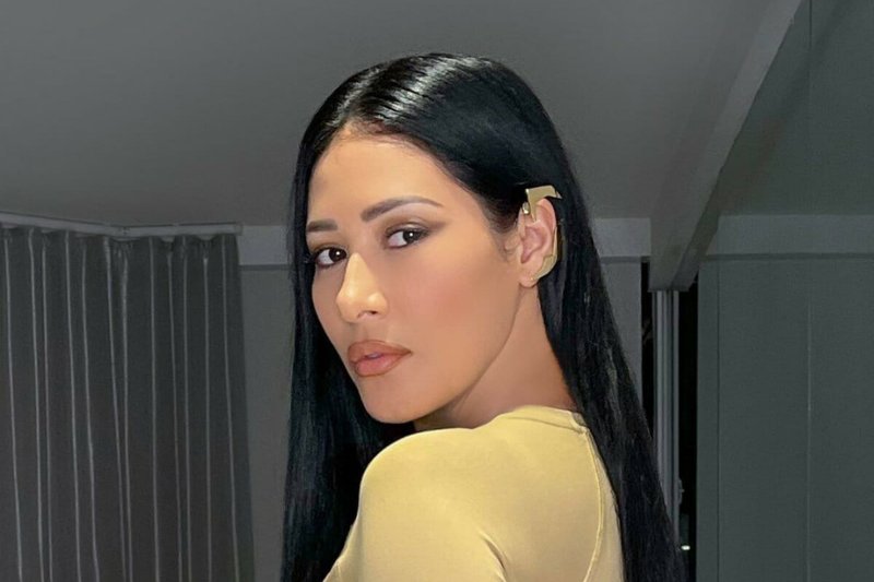 Simaria posa com peça nude e faz clima esquentar na web