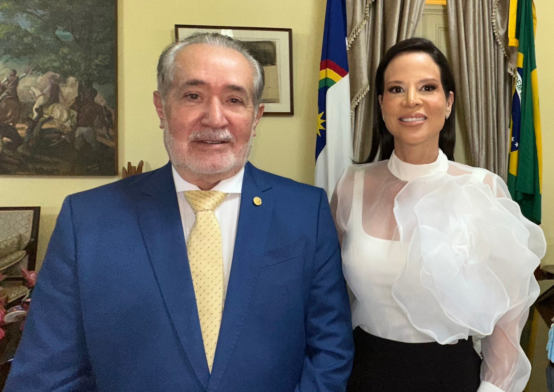 O desembargador Fausto Campos, com a esposa Amanda, ao assumir a presidência do Tribunal de Justiça de Pernambuco, com a posse do desembargador Ricardo Paes Barreto como governador do estado Sheila Wanderley/Divulgação
