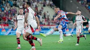 Chute do gol de Breno Lopes em Fortaleza x Flamengo