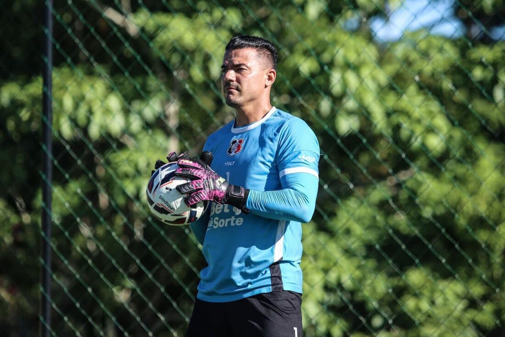 Reserva e com alto salário, Felipe Alves pode ser negociado pelo Santa Cruz