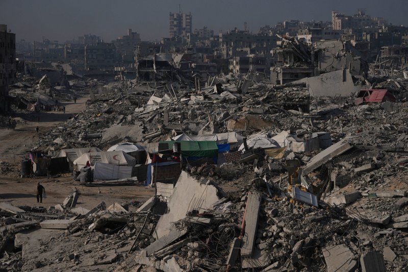 Vista dos escombros de prédios destruídos pela guerra entre Israel e o Hamas, na área de al-Nafaq, no bairro de Sheikh Radwan, na Cidade de Gaza, nesta sexta- feira, 24 de outubro de 2025