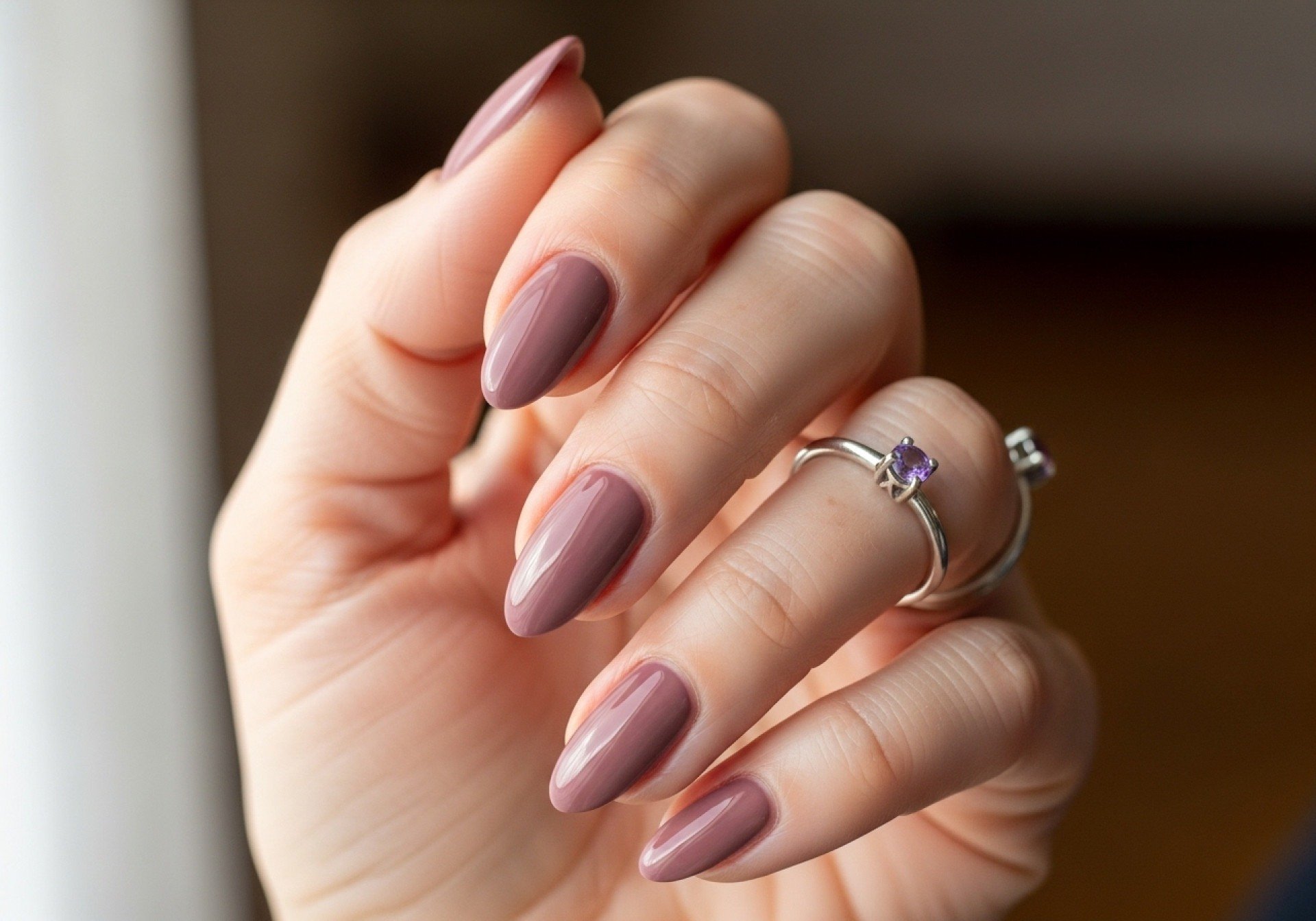 4 cores de esmalte para mulheres maduras arrasarem sem erro no dia a dia