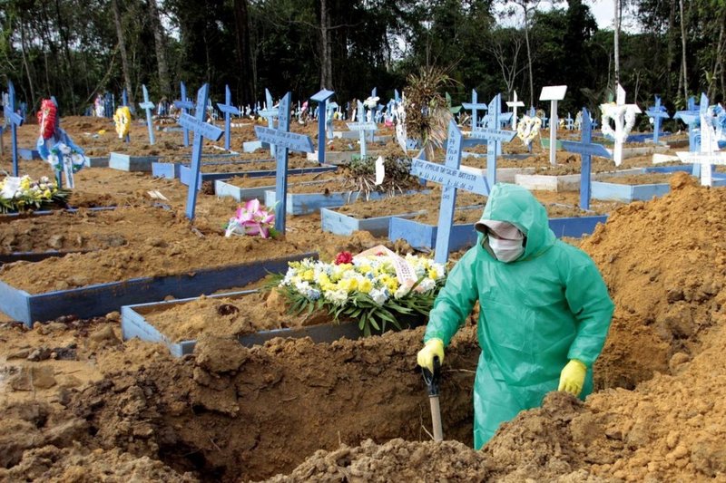 Mais de 700 mil pessoas foram mortas pela covid-19 no Brasil