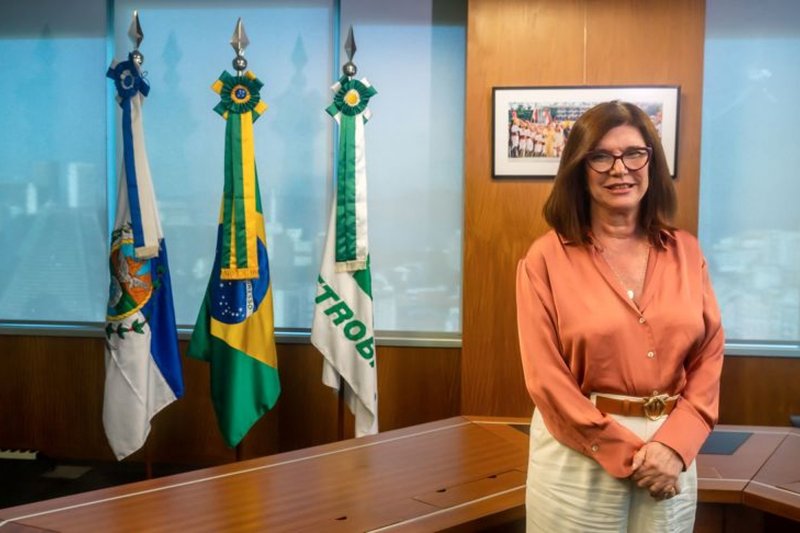 Magda Chambiard, presidente da Petrobras, anuncia recursos para a construção de um duto de combustíveis