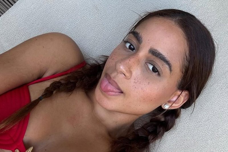 MC Lomma encanta ao posar de biquíni em Fernando de Noronha