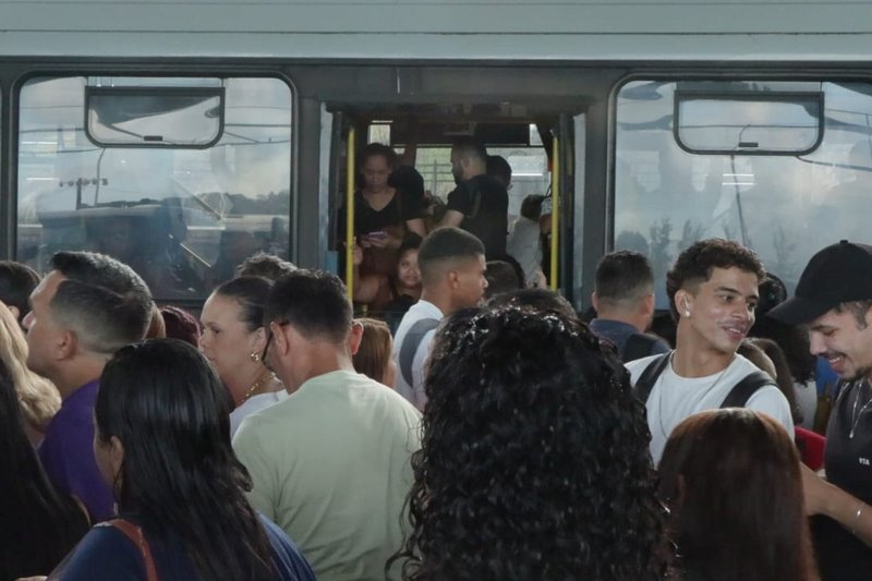 Terminal de Camaragibe nesta segunda-feira (27), após paralisação da Linha Camaragibe do Metrô do Recife