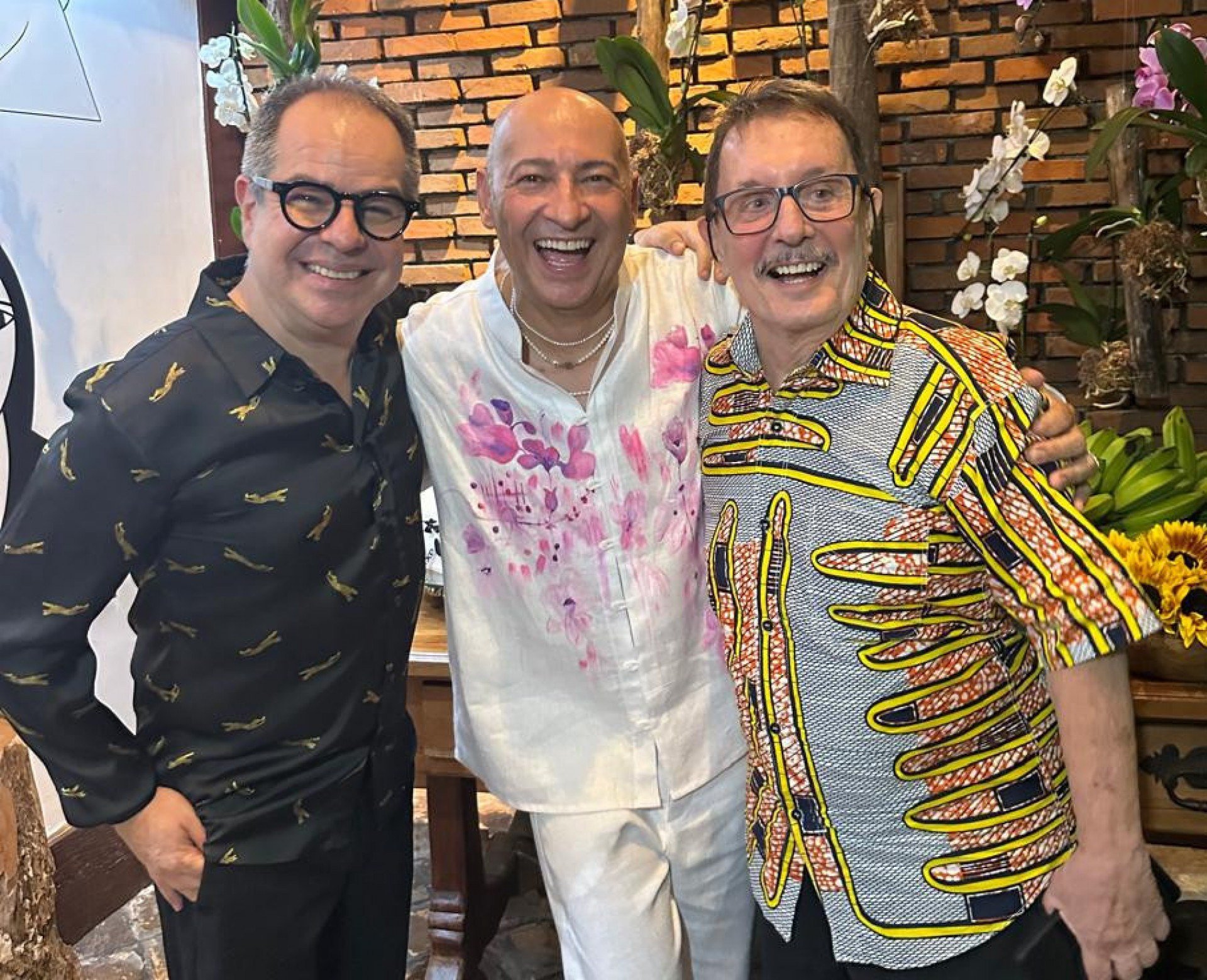 Cesar Santos recebe os arquitetos Fábio Benevides e Carlos Augusto Lira, no seu aniversário na Oficina do Sabor   Arquivo Pessoal