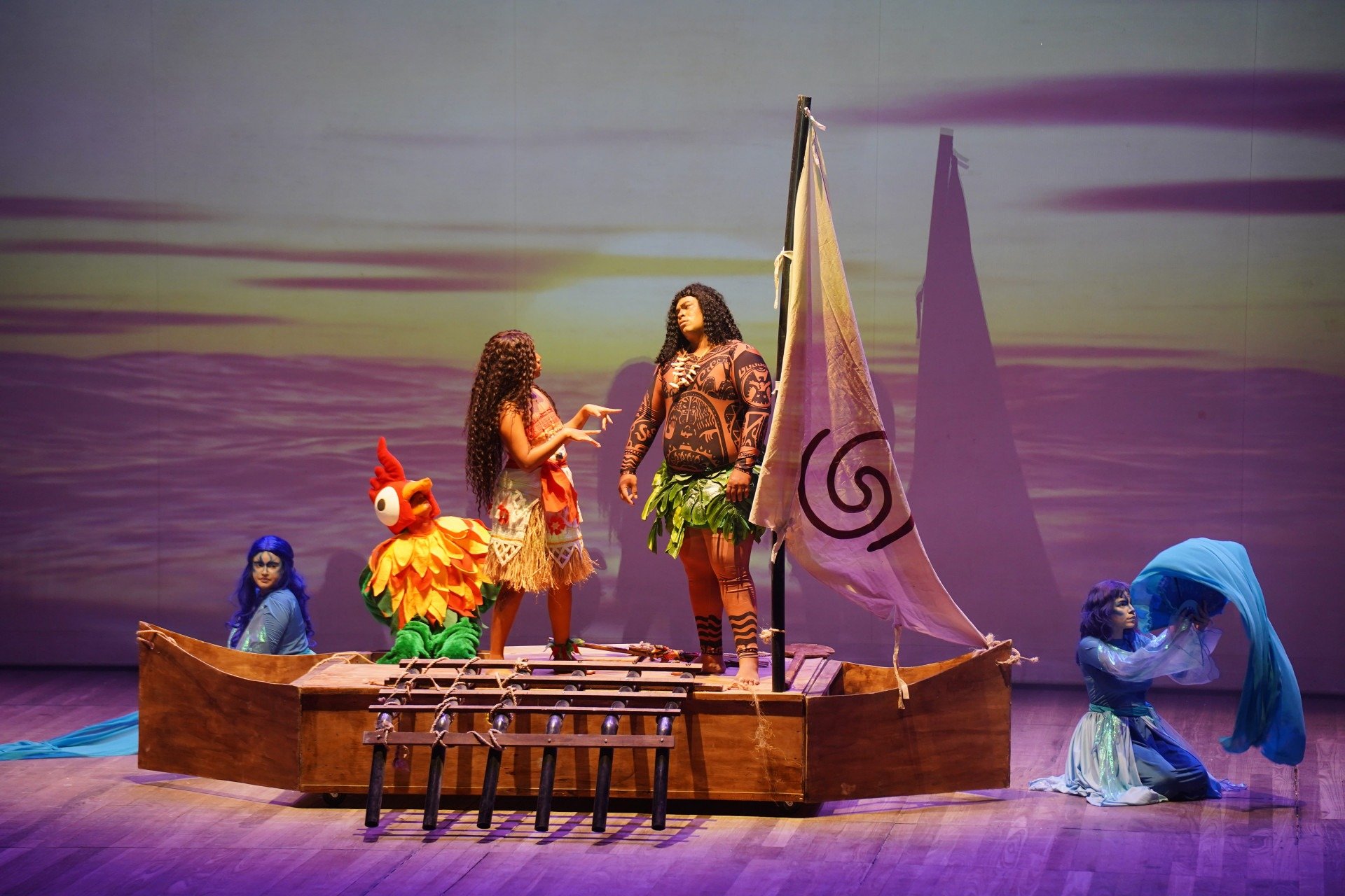 Os espetáculos Chapeuzinho de Neve Adormecida e A Princesa dos Mares - O Musical prometem alegrar o final de semana da garotada 