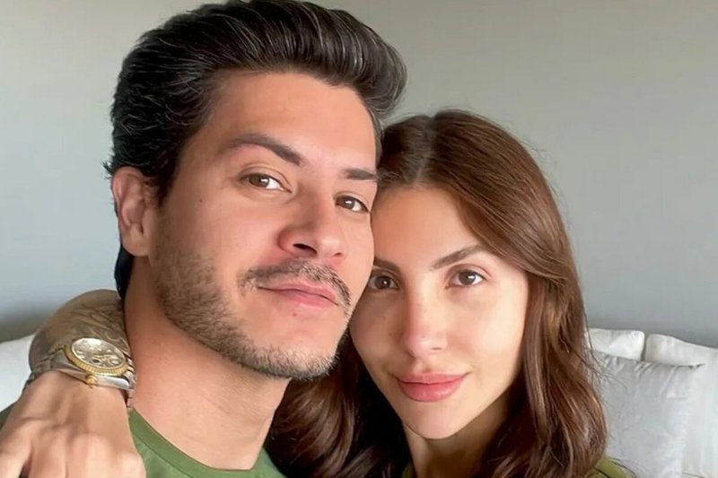 Namorada de Arthur Aguiar revela como lidaria com uma possível traição: “Me sinto segura”