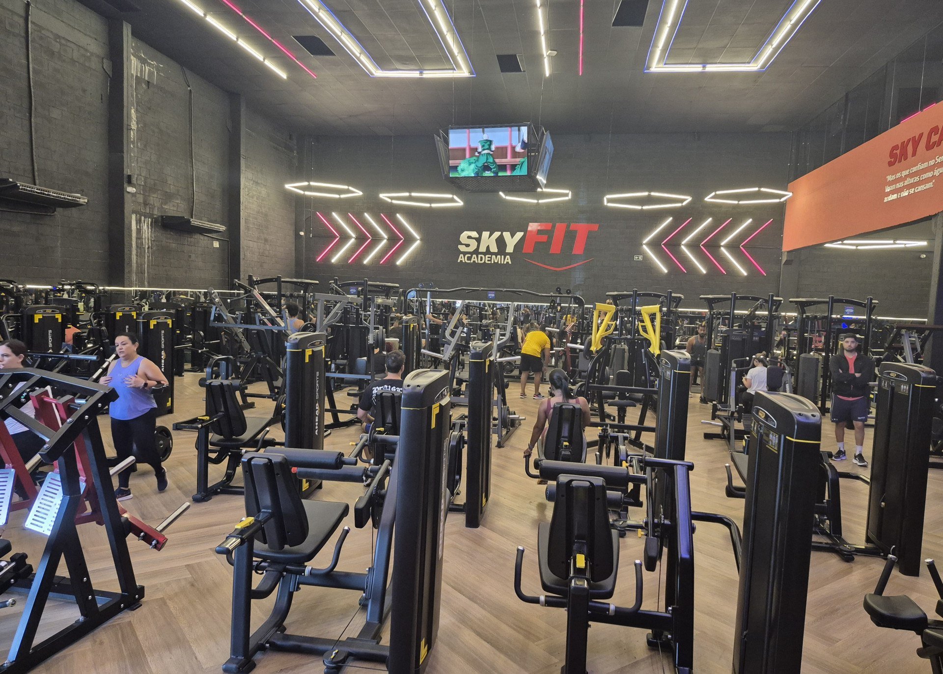 Rede de Academias Sky Fit com expectativa de lojas em toda RMR. Divulgaao