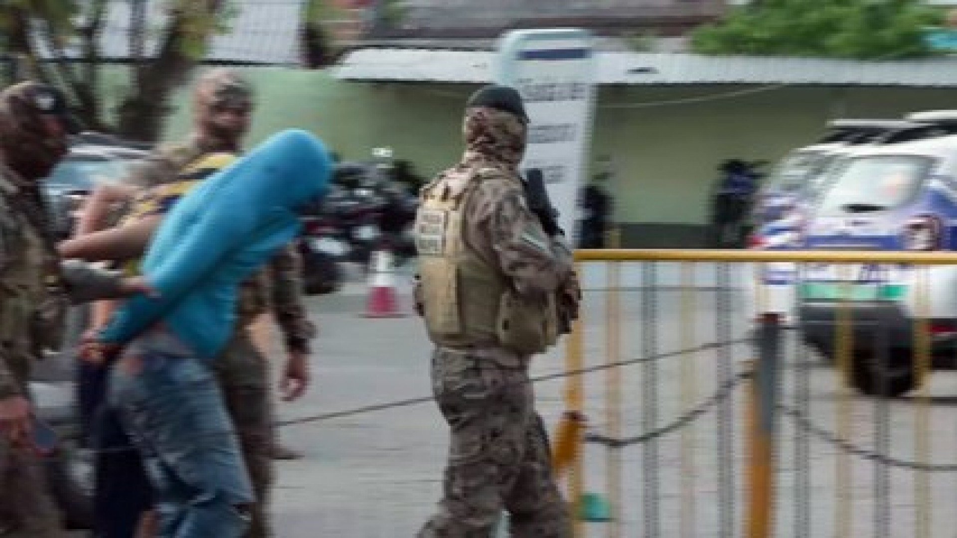 Ex-policial é preso com arma e tornozeleira eletrônica em operação do BOPE na Região Metropolitana do Recife