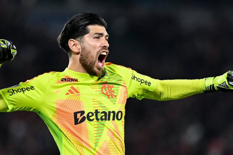 Rossi, goleiro titular do Flamengo, em comemoração