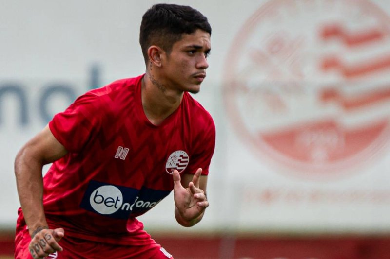 Thalissinho, atleta da base do Náutico