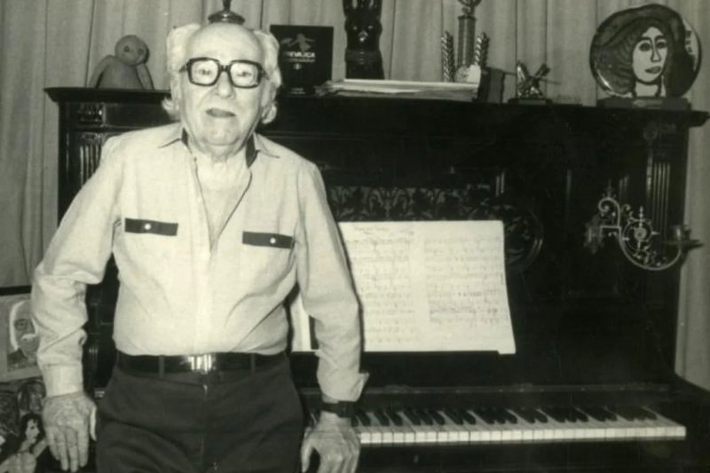 Entre tantos valores da inteligência pernambucana, salta aos olhos, neste clima de comemoração pelos 121 anos de seu nascimento, um brasileiro ilustre de Pernambuco