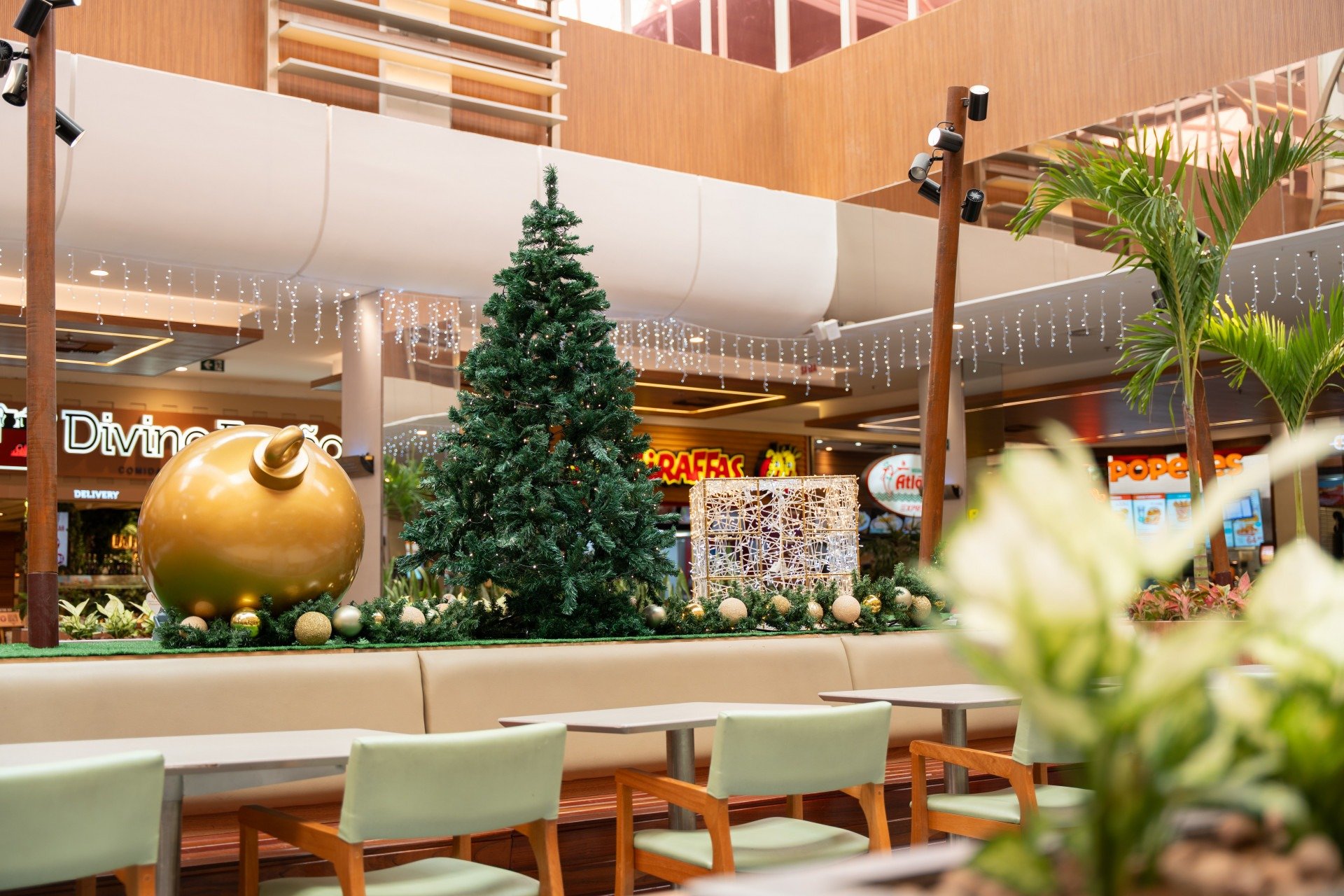 A belíssima decoração em uma das praças de alimentação Danilo Catao/Cortesia