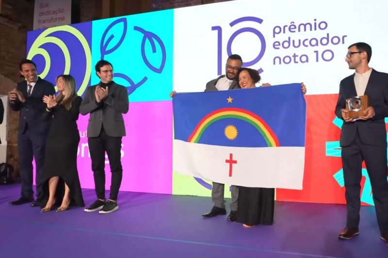 Gustavo Bezerra, da ETE Paulo Freire, foi eleito Educador Nota 10, e Marta da Silva, da creche Irmã Linda, conquistou o 3º lugar com o projeto "Mar de Descoberta"