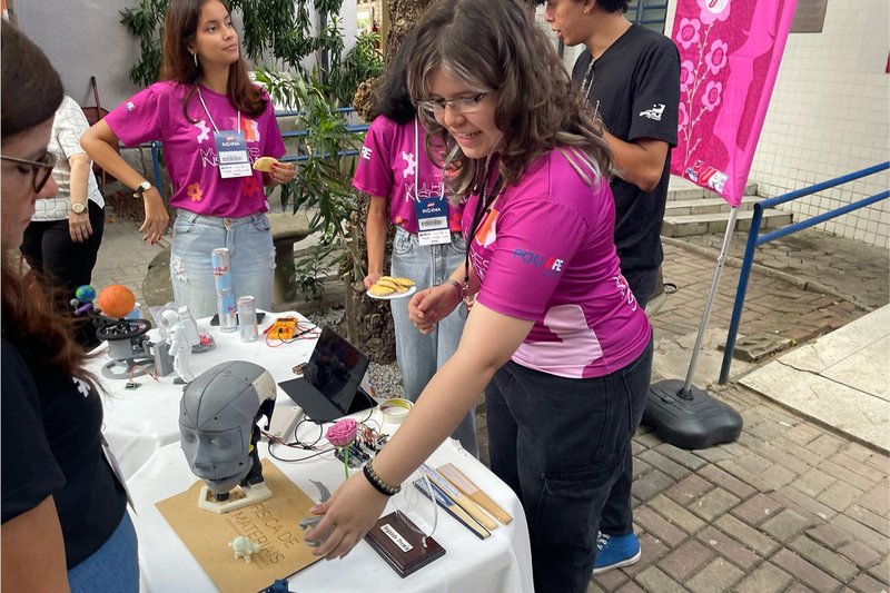 O projeto Mulheres em Cena tem como objetivo valorizar a presença e a trajetória das personagens femininas da Escola Politécnica de Pernambuco