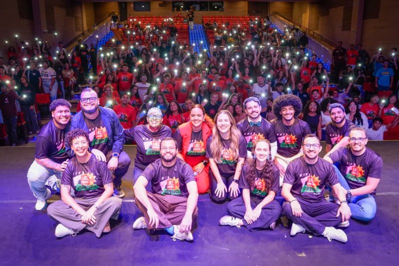Aulão promovido pelo Instituto João Carlos Paes Mendonça de Compromisso Social (IJCPM) reuniu, nesta quinta-feira (30), no Teatro RioMar cerca de 500 estudantes de escolas públicas da Zona Sul do Recife