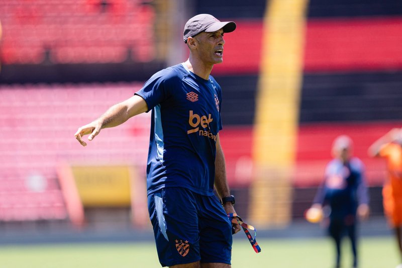 César Lucena, técnico do Sport