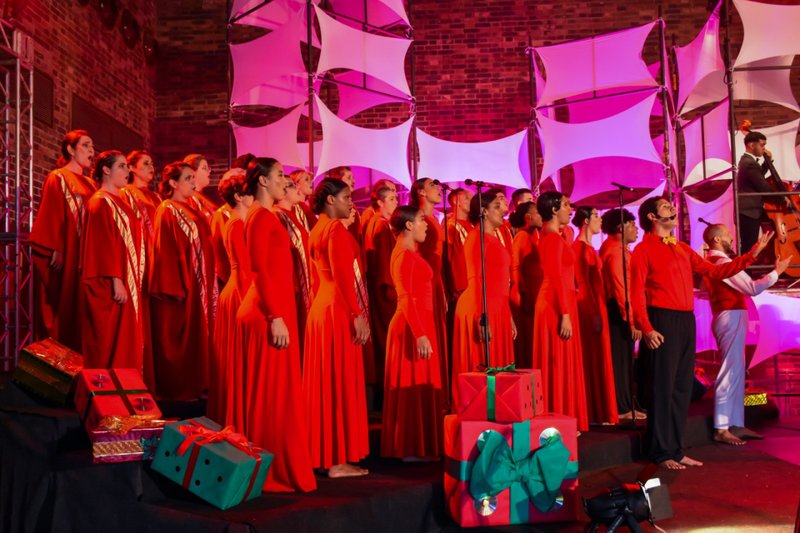 O Concerto de Natal 2025, regido por Rosemary Oliveira e direção artística de Ana Emília Freire, conta com um elenco de 144 artistas. Crédito: Fernando Azevedo.