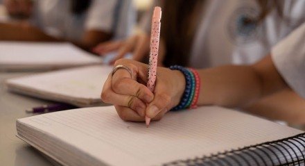 JC Educação: novo índice revela desafios no Ensino Médio; seletivas esportivas para novos talentos e Hackathon Universitário gratuito