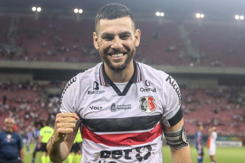 William Alves, zagueiro do Santa Cruz