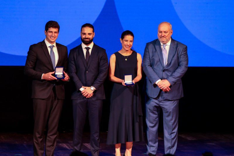 Raquel Lyra e João Campos foram homenageados durante a cerimônia pelos 200 anos do Diario