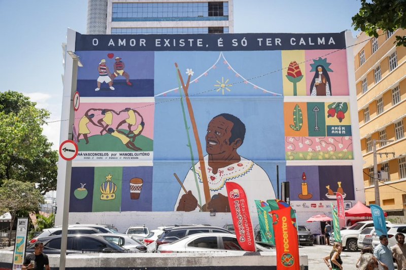Megamural com Naná Vasconcelos foi pintado em fachada lateral do Edifício Aliança, na Avenida Rio Branco, esquina com Rua da Guia