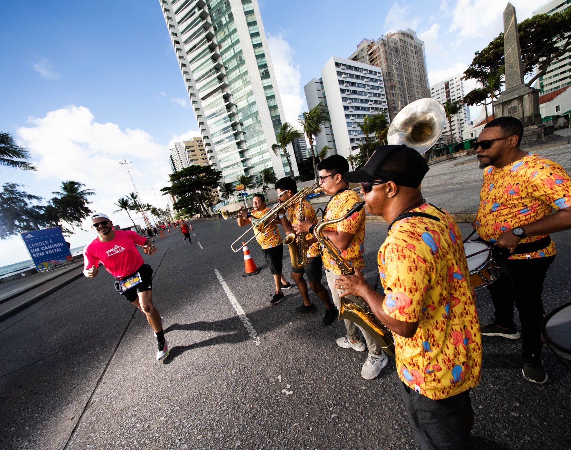 Etapa da Maratona do Rio no Recife reune 5 mil corredores na orla de Boa Viagem